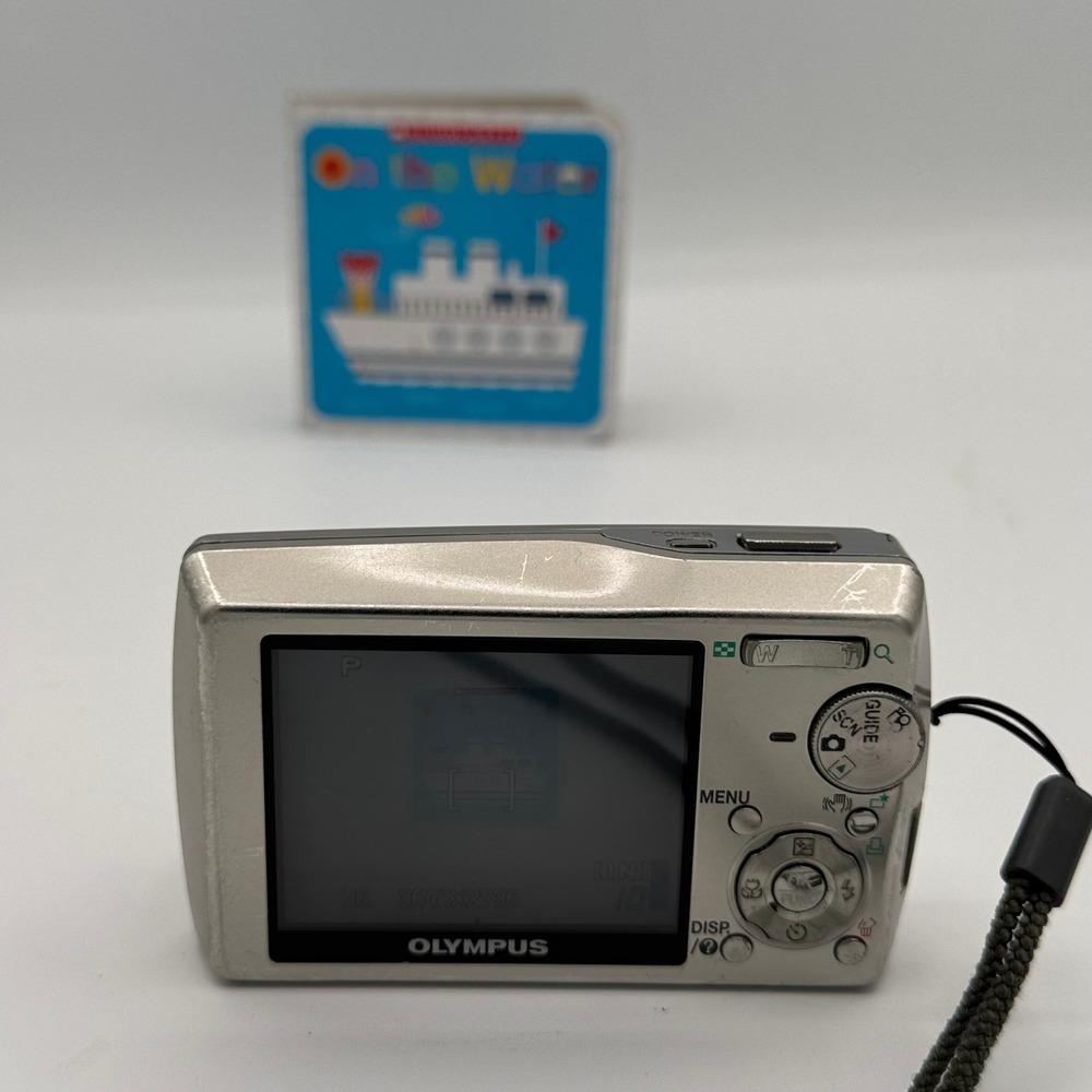 Olympus Stylus 1000 Digital Camera 10.0MP 3x Optical Zoom Silver All-Weather - Picture 9 of 11